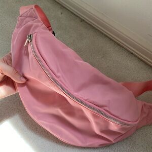 NWT urban outfitters, pink fanny pack